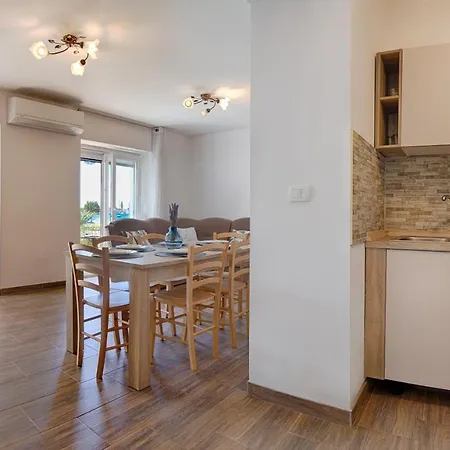 Pensionat Seafront 3*