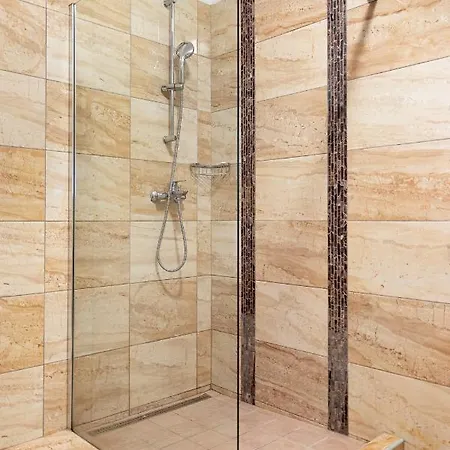 Seafront 3* אומאג